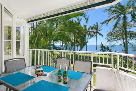 The Beach House 3BR Waterfront Apartment, Own WIFI - Holiday Cairns 0