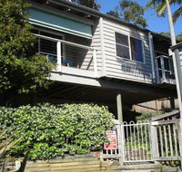 The Beach Hut Avoca Beach NSW - Holiday Cairns