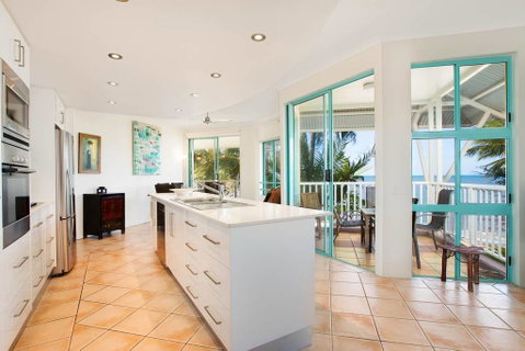 The Beach Shack 3BR Waterfront Resort, Own WIFI - Holiday Cairns 1