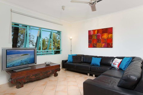 The Beach Shack 3BR Waterfront Resort, Own WIFI - Holiday Cairns 3