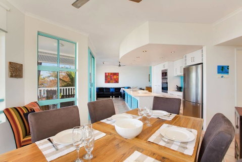 The Beach Shack 3BR Waterfront Resort, Own WIFI - Holiday Cairns 2
