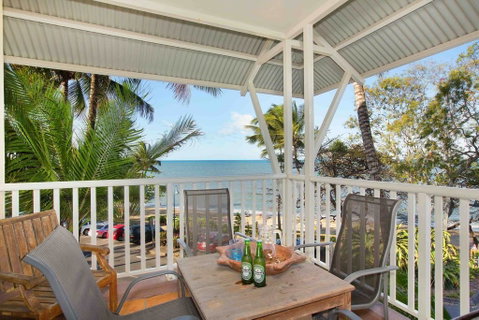 The Beach Shack 3BR Waterfront Resort, Own WIFI - Holiday Cairns 0