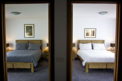 Penguin Beachfront Apartments - Holiday Cairns 26