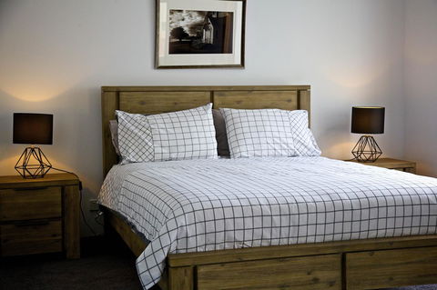 Penguin Beachfront Apartments - Holiday Cairns 25