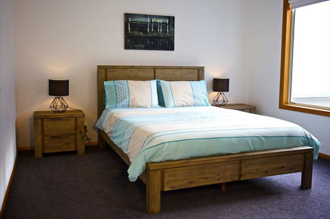 Penguin Beachfront Apartments - Holiday Cairns 10