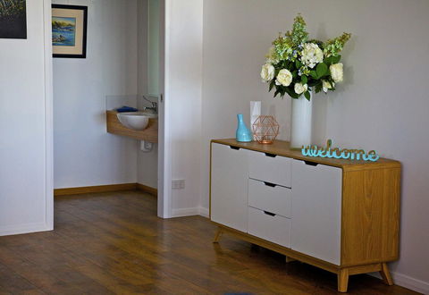 Penguin Beachfront Apartments - Holiday Cairns 11