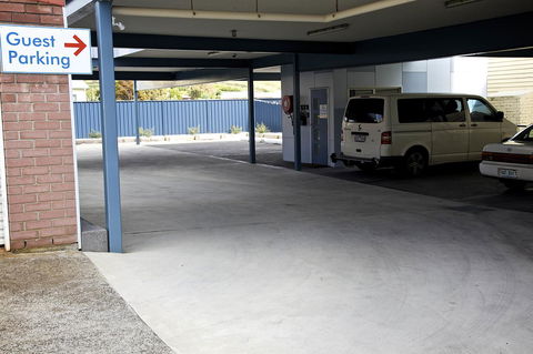 Penguin Beachfront Apartments - Holiday Cairns 23