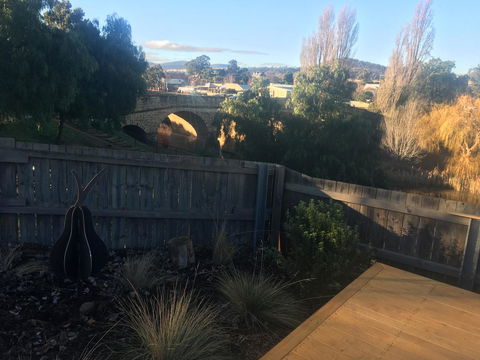 Bridge View Retreat - Holiday Cairns 9