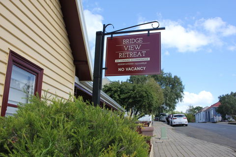 Bridge View Retreat - Holiday Cairns 11