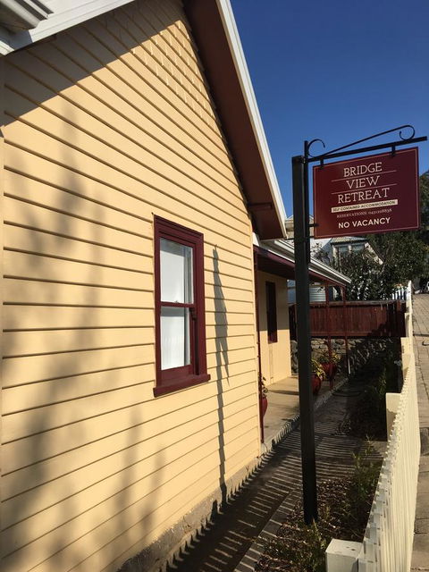 Bridge View Retreat - Holiday Cairns 10