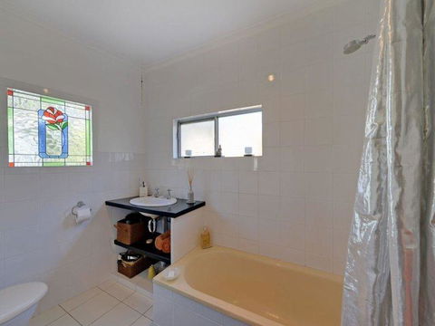 Bridge View Retreat - Holiday Cairns 38