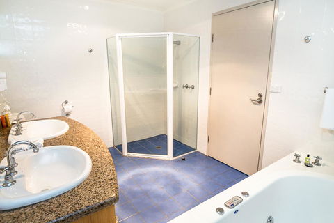 Edgewater Hotel - Holiday Cairns 8