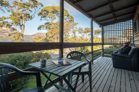 Freycinet Timber Cottage 1 - Holiday Cairns 3