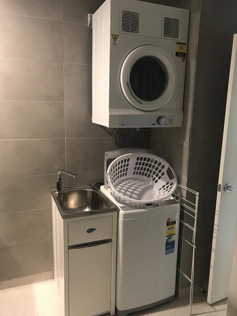 Risdon Brook Hotel - Holiday Cairns 8