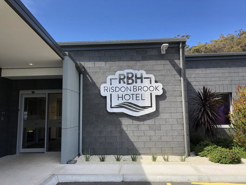 Risdon Brook Hotel - Holiday Cairns 0