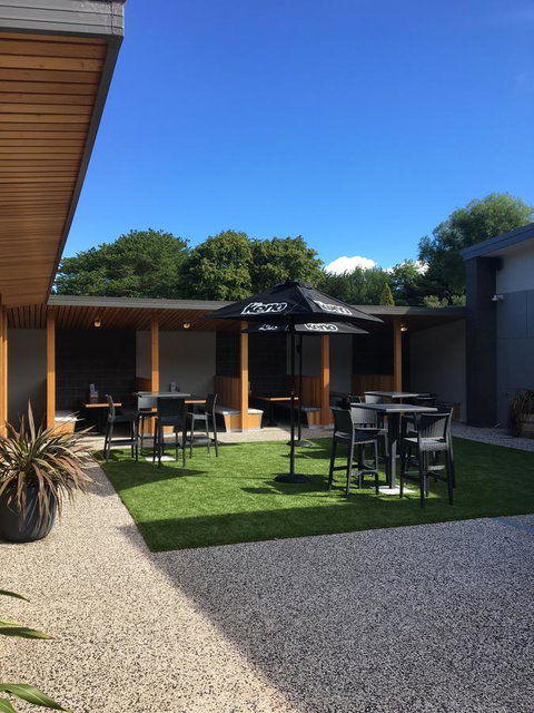 Risdon Brook Hotel - Holiday Cairns 5