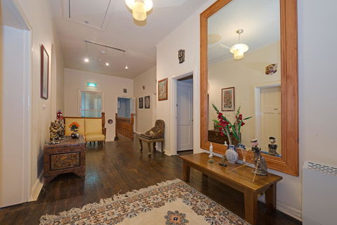 Edinburgh Gallery Bed & Breakfast - Holiday Cairns 4