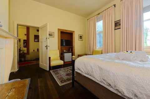 Edinburgh Gallery Bed & Breakfast - Holiday Cairns 23