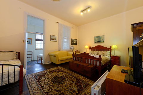 Edinburgh Gallery Bed & Breakfast - Holiday Cairns 38