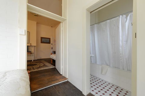 Edinburgh Gallery Bed & Breakfast - Holiday Cairns 33