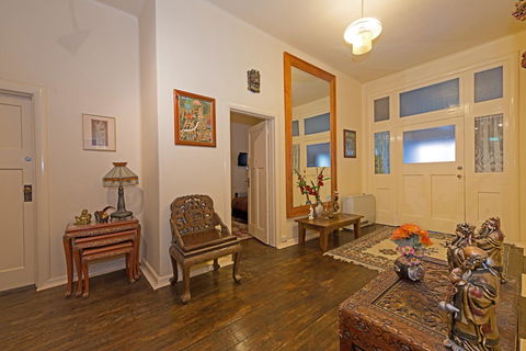 Edinburgh Gallery Bed & Breakfast - Holiday Cairns 2