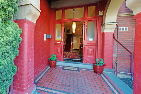 Edinburgh Gallery Bed & Breakfast - Holiday Cairns 1