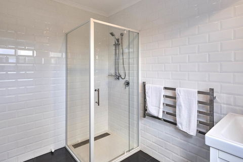 DOLPHIN LOOKOUT COTTAGE - Amazing Views Of The Bay Of Fires - Holiday Cairns 3