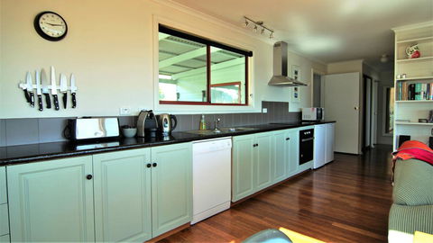 DOLPHIN LOOKOUT COTTAGE - Amazing Views Of The Bay Of Fires - Holiday Cairns 5