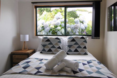 DOLPHIN LOOKOUT COTTAGE - Amazing Views Of The Bay Of Fires - Holiday Cairns 6