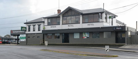 Bridge Hotel - Holiday Cairns 0