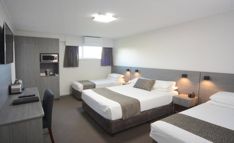 Bridge Hotel - Holiday Cairns 1