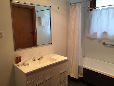 Regatta Point Tavern & Holiday Villas - Holiday Cairns 3