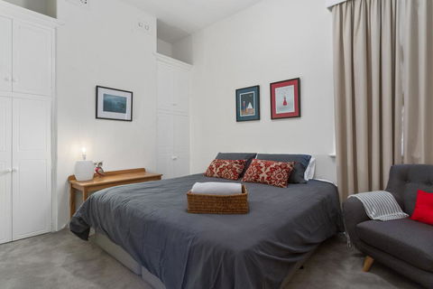 WEST NEST | Classic 3BR Hobart Terrace BEST Location, View, Close To City - Holiday Cairns 11