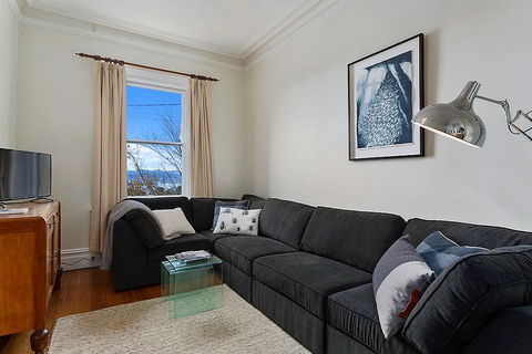 WEST NEST | Classic 3BR Hobart Terrace BEST Location, View, Close To City - Holiday Cairns 3