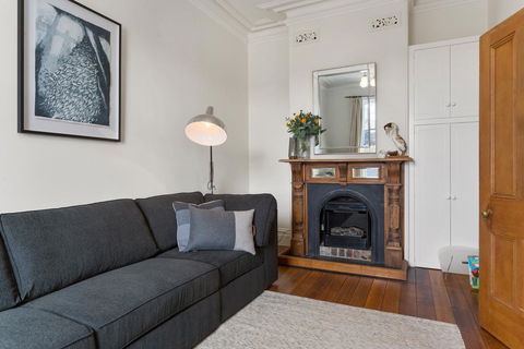 WEST NEST | Classic 3BR Hobart Terrace BEST Location, View, Close To City - Holiday Cairns 13