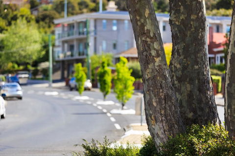 WEST NEST | Classic 3BR Hobart Terrace BEST Location, View, Close To City - Holiday Cairns 20