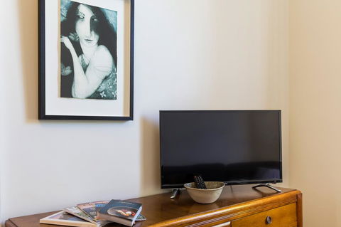 WEST NEST | Classic 3BR Hobart Terrace BEST Location, View, Close To City - Holiday Cairns 23