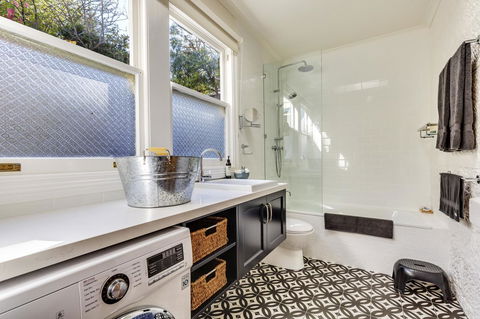 WEST NEST | Classic 3BR Hobart Terrace BEST Location, View, Close To City - Holiday Cairns 2