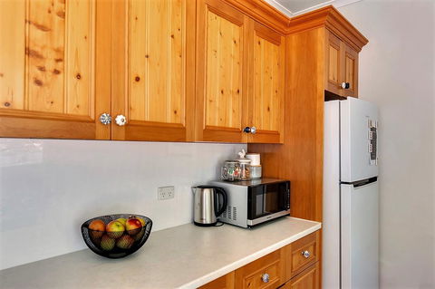 WEST NEST | Classic 3BR Hobart Terrace BEST Location, View, Close To City - Holiday Cairns 6