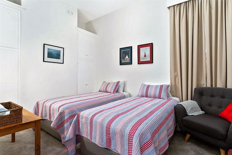 WEST NEST | Classic 3BR Hobart Terrace BEST Location, View, Close To City - Holiday Cairns 12