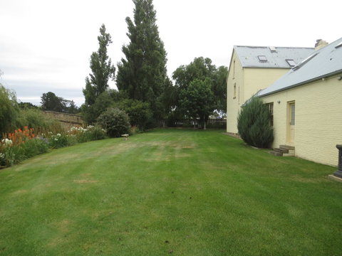 The Mill House Cottage - Holiday Cairns 3