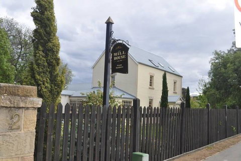 The Mill House Cottage - Holiday Cairns 0