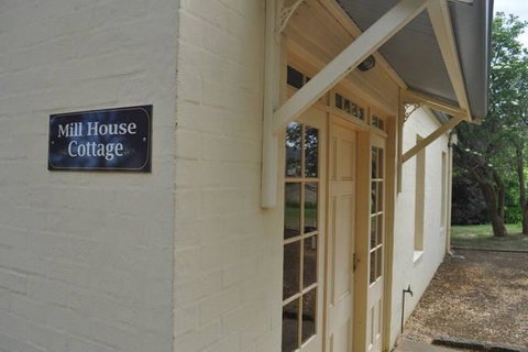 The Mill House Cottage - Holiday Cairns 5