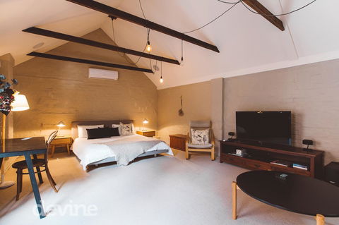 Devine Stays - Hayloft On ELizabeth - Holiday Cairns 1