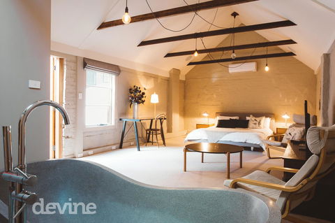 Devine Stays - Hayloft On ELizabeth - Holiday Cairns 13