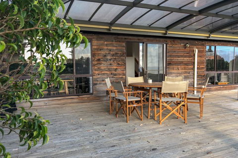 HIDDEN HAVEN Binalong Bay - Holiday Cairns 1