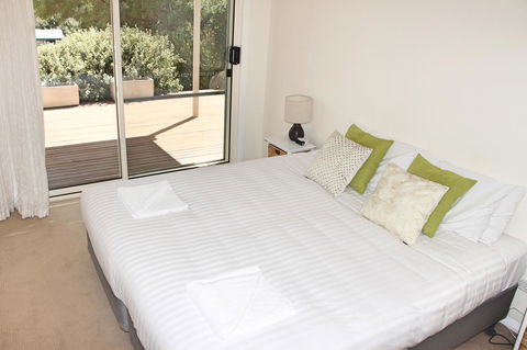 Seaview Apartment - Holiday Cairns 5