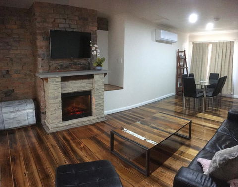 3ree- Spacious & Charming Apartment - Holiday Cairns 12
