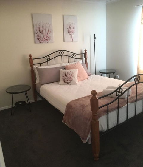 3ree- Spacious & Charming Apartment - Holiday Cairns 14