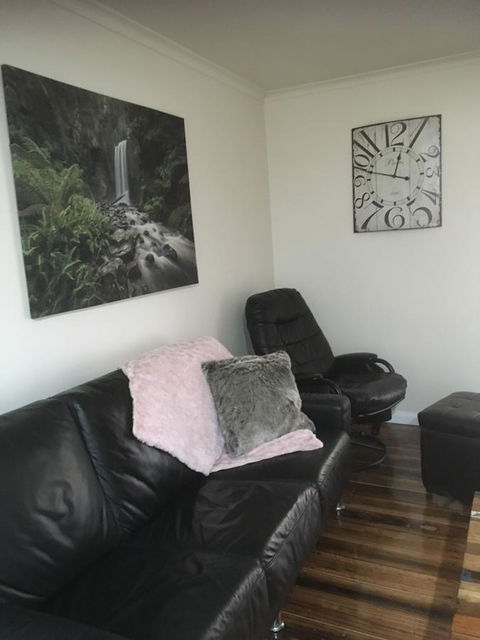3ree- Spacious & Charming Apartment - Holiday Cairns 6